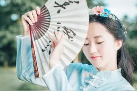 小说：王妃被王爷罚跪三天三夜，起身时她裙摆上一片鲜红王爷崩溃图片