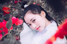 小说：废物女在斗兽场上救下巨人，巨人为报恩，自愿跟着她做事图片