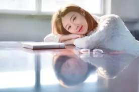 小说：臭屁傻冒的班长少年大张旗鼓地追求李芩安图片