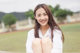 小说：看到她受伤的脚趾，帅哥一把抱起她，她要被这温柔给溺死了图片