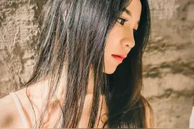 小说：美女村长看中二蛋，二蛋自信了，一句话就要让村子脱贫图片