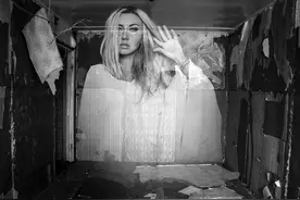 小说：哑巴姐姐突然会说话，还说有人镇压着她，村民不信被她杀了图片