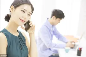 小说：小伙捕鱼抓住一条芝麻剑，用它从女人手里换了七千元，狂赚图片