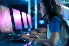 小说：他们发现一条蓝龙，这条蓝龙不但会说话，等级也令众人惊恐图片