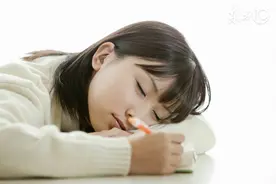 小说：穷汉辛苦承包鱼塘，把鱼都打捞上来，挨家挨户主动送鱼图片