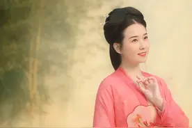 小说：男子飞叶可杀人，却身中血蛊，不能轻易动用内力图片