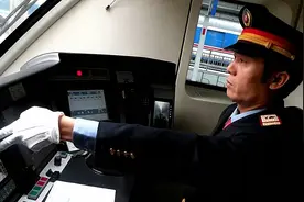 想要报考动车司机，需要什么专业毕业呢？视频封面