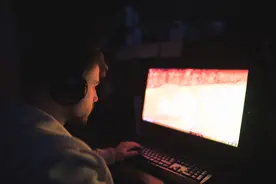 小说：巨龙、天使、恶魔、主神，接连不断地出现在他的生活中。图片