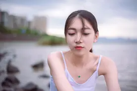 小说：真心话大冒险，校草突然问校花：男朋友谈过几个？全场哗然图片