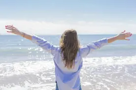 小说：不知不觉爱上了她图片