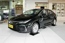 丰田卡罗拉，配1.2T涡轮增压引擎，颜值高设计好，燃油经济性不错图片