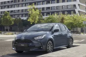 新车 | 提供GR SPORT运动版，新款丰田YARiS发布，小型车/两种动力图片