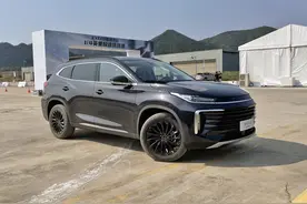 动力出众，配置丰富，场地试驾星途凌云400T图片