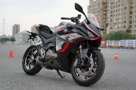 QJMOTOR赛550上市，售价35999元，零百加速3.8秒图片