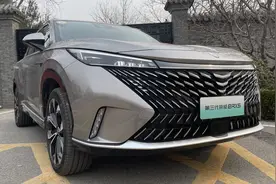 能否成为新能源的实力派车型！试驾体验荣威超混eRX5图片