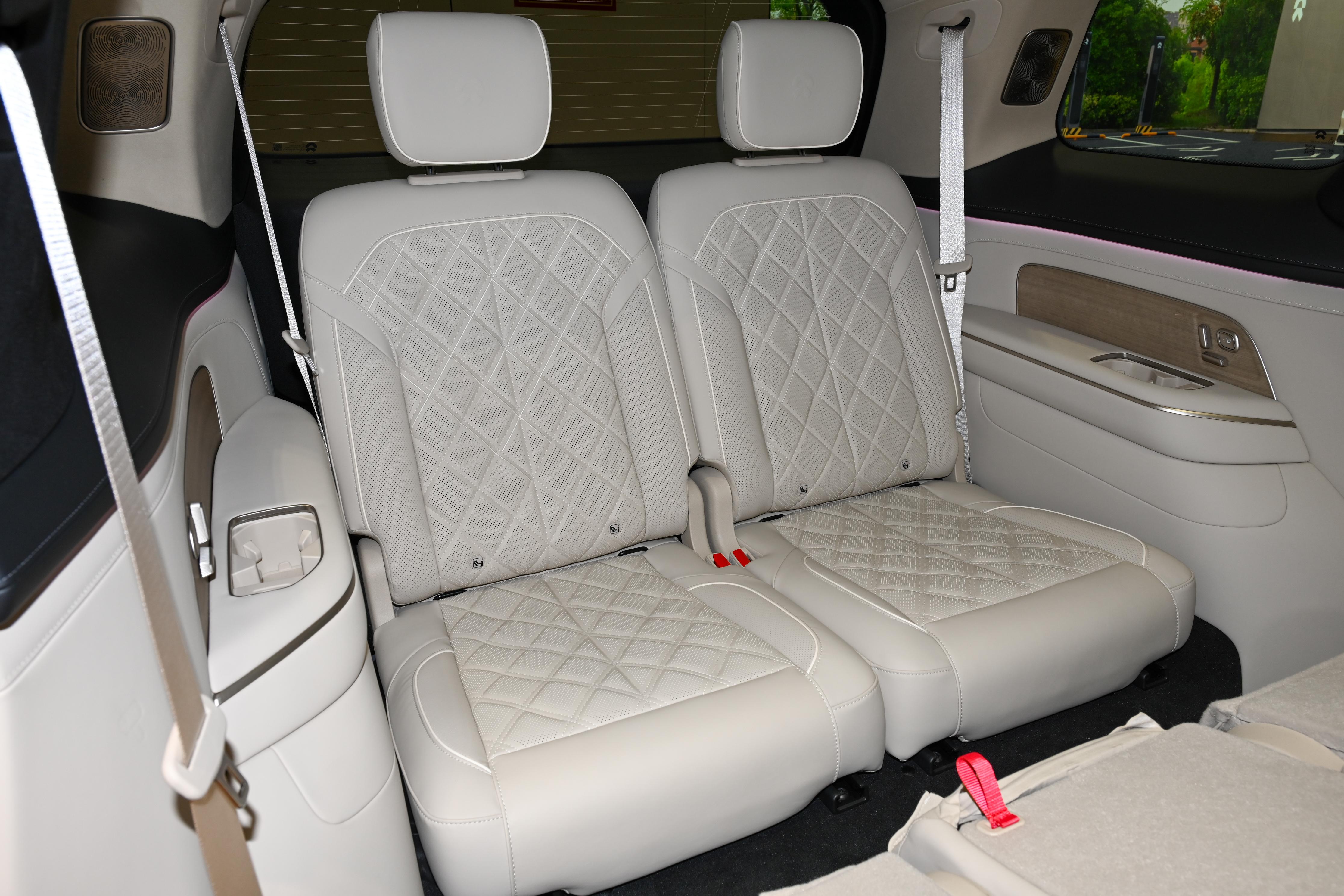 纯电大三排SUV空间布局_2026款蔚来ES8六座行政签名版_蔚来es8