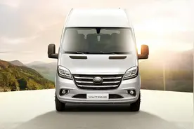 宇通新款商务车亮相，侧滑门，2+1+2+2布局，搭载2.3T柴油动力图片