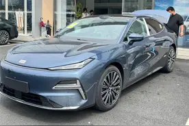 吉利银河星耀8实车到店，外观确实很有看头图片