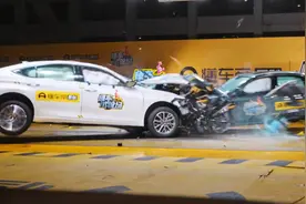 雷克萨斯ES对撞奥迪A4L，结果完败，这下真成“雷车”了？图片