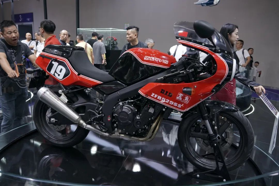 玩的就是年代感！柴特又双叒出复古车型，复古路上难回...3683|小老婆汽機車資訊網