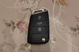 轻松更换大众汽车钥匙电池图片