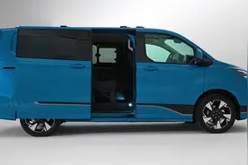 2023款福特全顺亮相，纯电续航达380km，被称新一代货拉拉专车图片