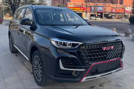 中国重汽新款大7座SUV上市，外观很霸气，轴距2米8，搭载1.5T动力图片