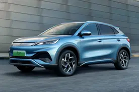 2024款比亚迪元PLUS，副车架配备三角加强梁，E形多连杆悬挂图片