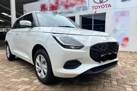 全新一代铃木雨燕实车曝光，形似老款“MINI”，搭1.2L三缸发动机图片