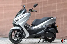 14.4匹马力+400km续航，豪爵UHR150终端放价，14980元起值不值？图片