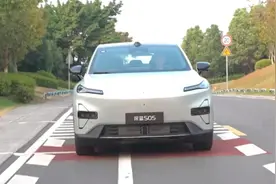 深蓝S05与零跑C10对比，谁是更适合你的新能源SUV？