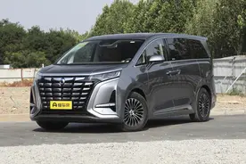 实拍腾势D9 DM-i，外观大气，采用插电混动技术，综合续航970km图片