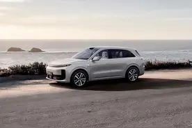 理想L6要做30万级最香SUV？全景天幕+CDC悬架+212km纯电续航图片