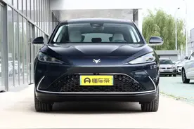 极狐阿尔法S：顶配车型百公里加速4.2秒，中控屏达20.3英寸！图片