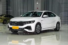 体验帕萨特PHEV 混动豪华版，轴距2871mm，油耗1.4L，值得入手吗？图片