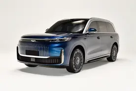 奇瑞全新大型SUV，风云T11实车亮相，车长5150mm，2+2+2座椅布局图片
