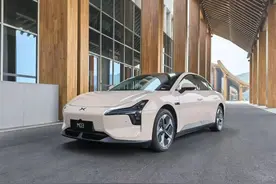 13万买20来万的体验，配15.6寸大屏，小鹏MONA M03新车解析图片