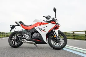 入门即满配—18500元起赛科龙RC250静态评测图片