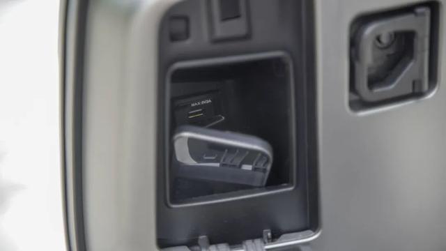 一万出头的高颜值本田复古踏板——新大洲本田NS125LA静态评测