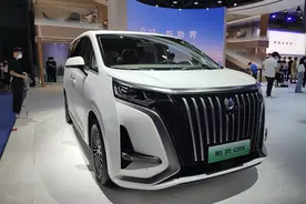 实拍腾势D9纯电版，七座中大型MPV，最高可达620km续航图片