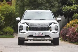 更时尚但依旧硬朗 配置与时俱进 三菱欧蓝德2023款车型分析导购图片