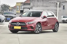 奔驰的纯进口掀背车，23.68万起，油耗低至5.6L，实拍进口奔驰A级图片