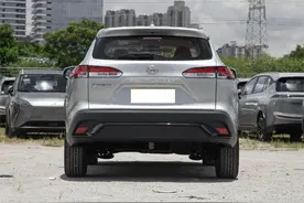 丰田厚道了！12.58万降到8万多，2.0L引擎油耗5.75L，电车不香了图片