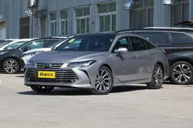 丰田亚洲龙对比大众帕萨特，谁才是家用B级车的优选？图片