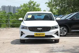5万多买自动挡轿车，吉利帝豪对比奇瑞艾瑞泽5，怎么选更合适？图片