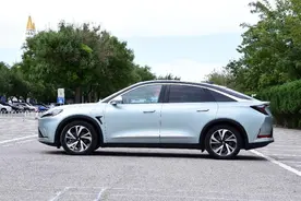 体验极狐阿尔法S 708S，708km扎实续航，静谧舒适大空间！图片