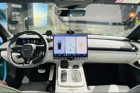 实拍小米SU7内饰，后排空间一言难尽？但做工用料还算扎实图片