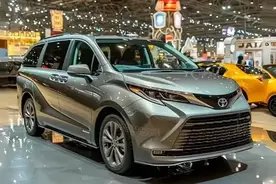 全新丰田赛纳正式海外亮相! 外观配置升级，新增四驱图片