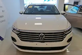 实拍新款大众朗逸：1.5L+6AT高配，内饰升级变豪华，大优惠买吗？图片