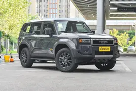 中大型SUV，2.4T混动+8AT+全时四驱，售51.98万，家用自驾游都行图片